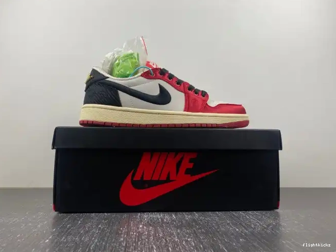 Low FN0432-017 Jordan x Room Trophy 1 Air OG Home 0703